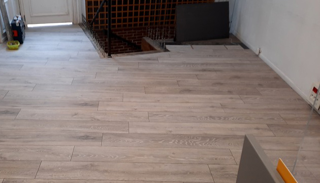 Pose de parquet proche de Lens