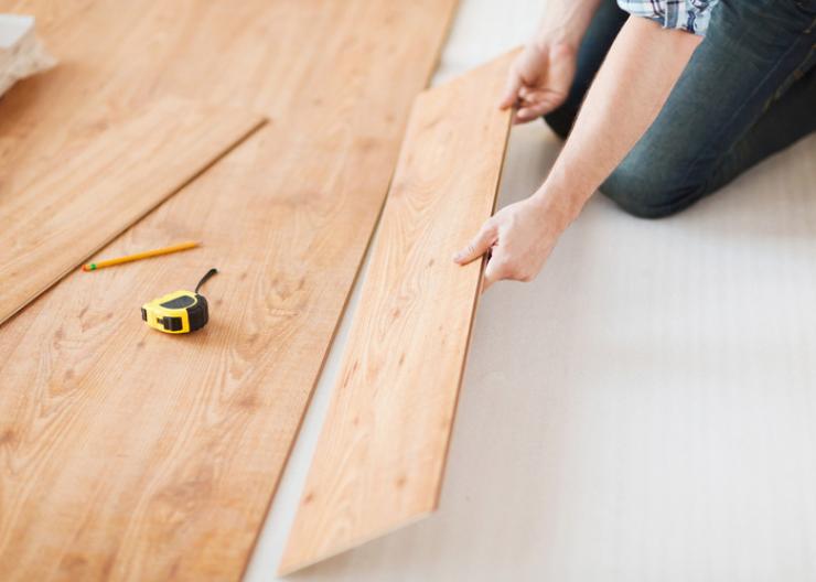 Pose de parquet stratifié près de Somain
